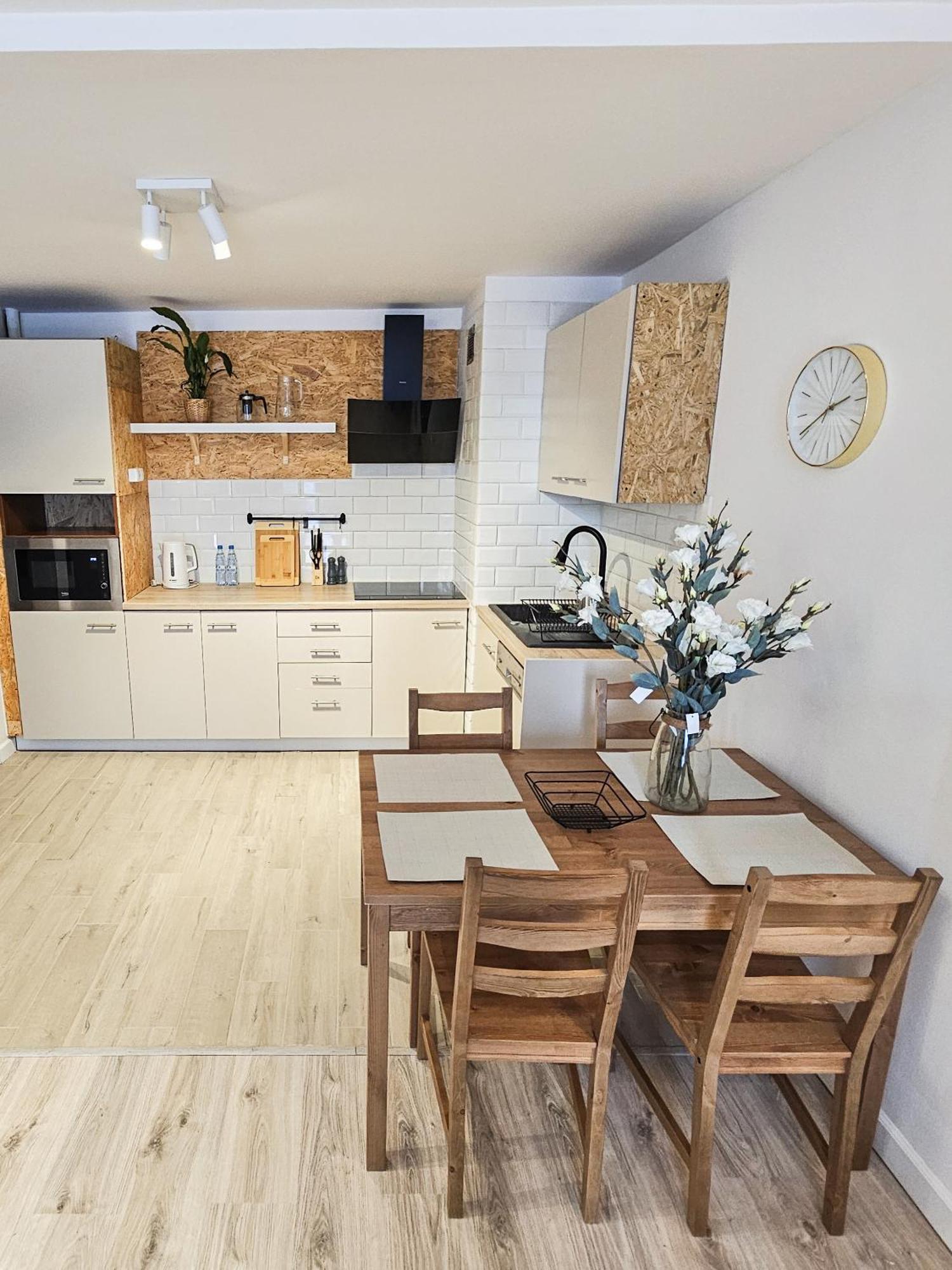 White Grzybowska Apartment *